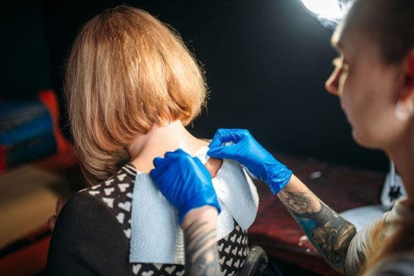 anesthésie local avant tatouage