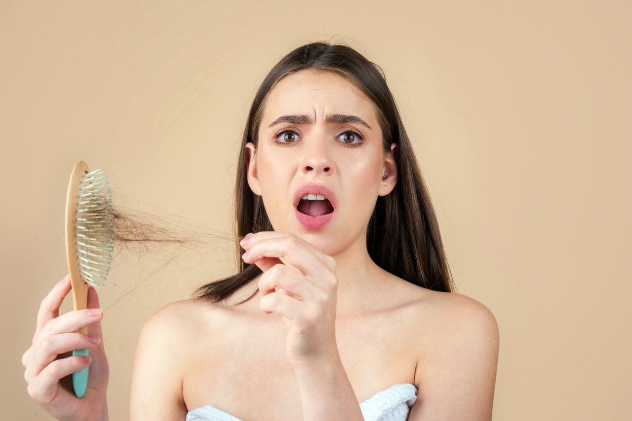 Maman : Comment gérer la perte de cheveux après bébé