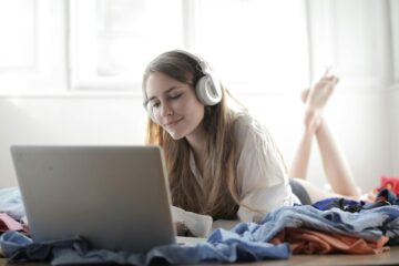 Bien-être : pourquoi écouter des podcasts nous fait-il du bien ?