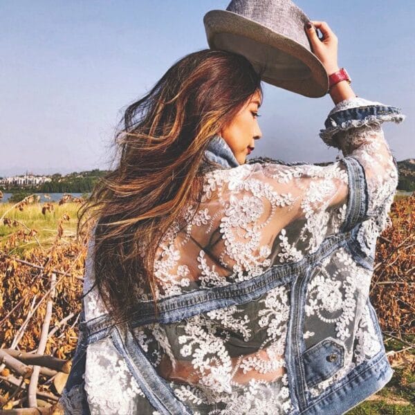 Veste en Jean Patchwork en Dentelle pour un Style Unique et Élégant – Image 7