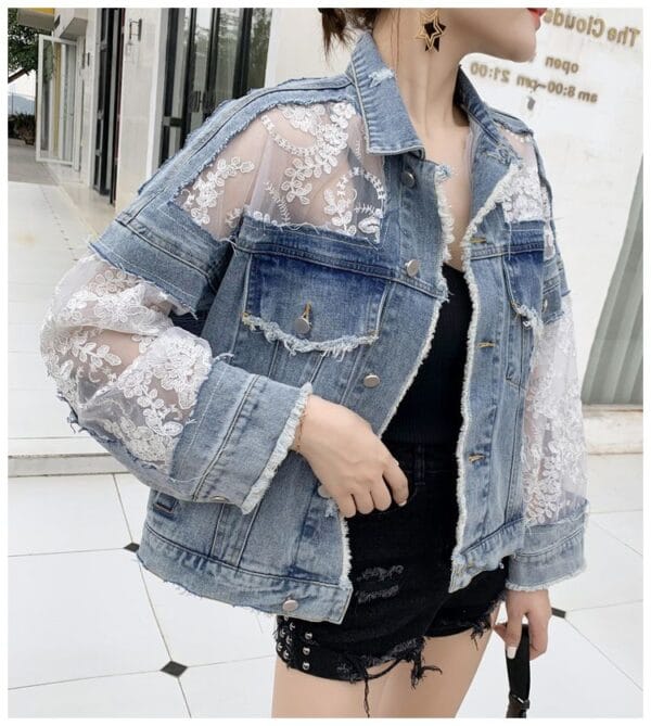 Veste en Jean Patchwork en Dentelle pour un Style Unique et Élégant