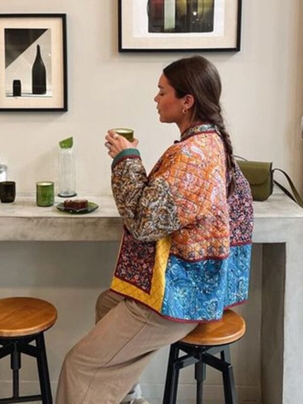 Veste Patchwork Ethnique Colorée avec Motifs Floraux et Géométriques – Image 2