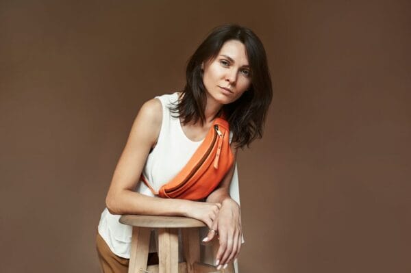 sac banane orange en cuir